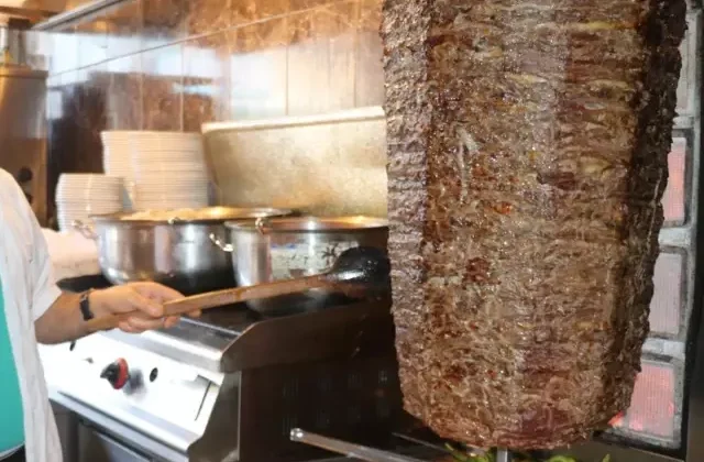 250’den fazla şubesi olan ünlü döner zinciri iflasın eşiğinde