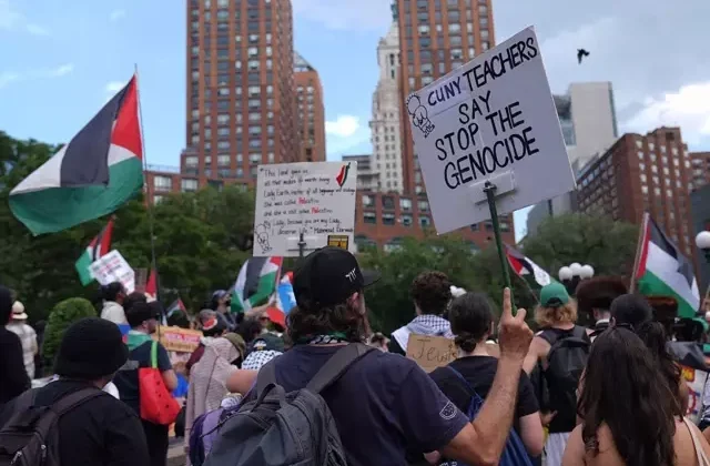 ABD halkı İran’la savaşmak istemiyor! New York’ta protesto gösterileri başladı