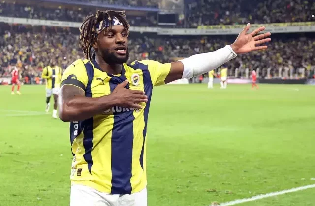 Allan Saint-Maximin, yeni takımına imzayı atıyor