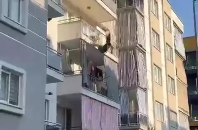 Aparmanın 3’üncü katından kendini boşluğa bırakan genç kız hayatını kaybetti