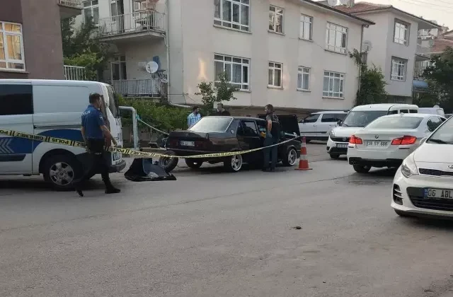 Araçta kriz geçiren 2 kişi hayatını kaybetti! 2 ihtimal üzerinde duruluyor