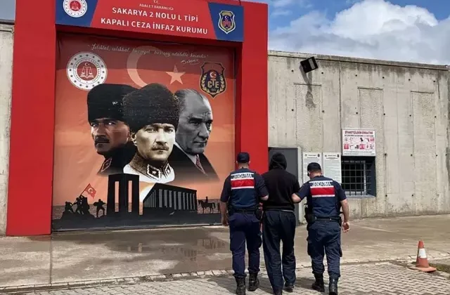 Arkadaşını silahla vurdu, taksi bagajından çıkarken yakalandı
