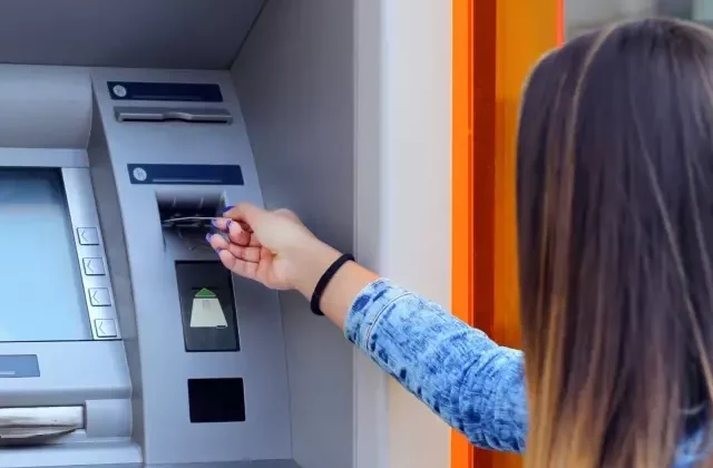 ATM kullanan herkesi ilgilendiriyor: Bu tuşa basmadan işleme başlamayın