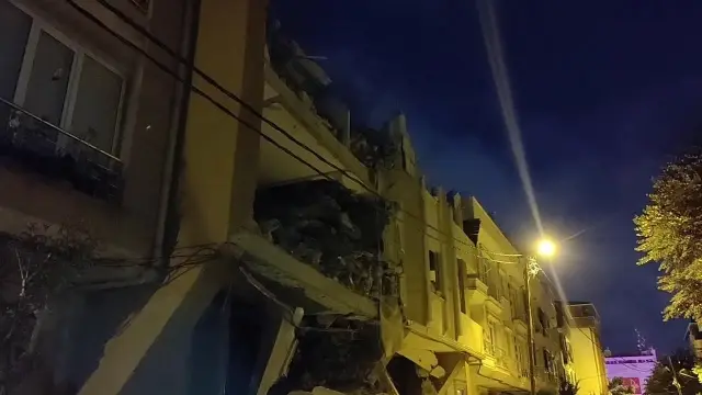 Avcılar’da 6 katlı binada kısmi çökme! Çevre apartmanlar tahliye edildi