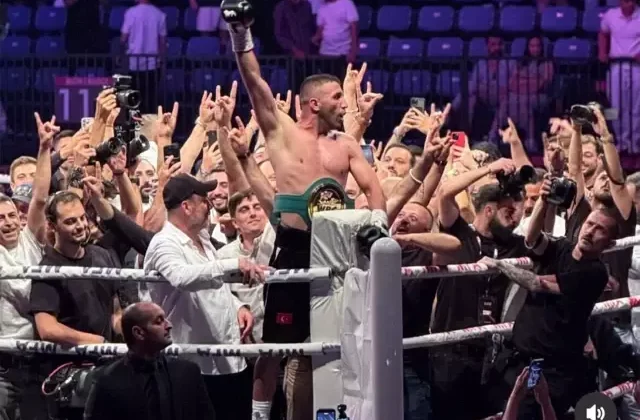 Avni Yıldırım, Mega Fight Arena 3’te altın kemerin sahibi oldu