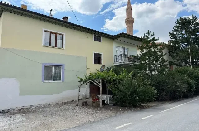 “Babası kayıp, annesi öldü” yazılı notla terk edilmiş 10 günlük bebek bulundu