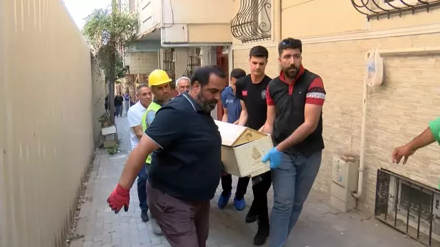 Bağcılar’da tartıştığı babasını silahla öldürdü; polisi arayıp haber verdi