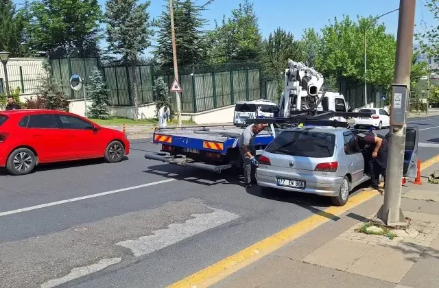 Bakanlık önünde hareketli dakikalar! Korumalar, havaya ateş açan emekli polisi bacağından vurdu