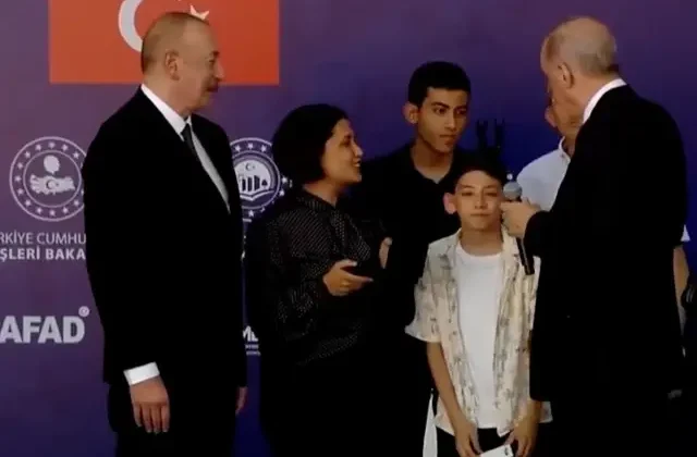 Başrolde Erdoğan ve Aliyev var! Afet konutu teslim törenine damga vuran “Çocuk” diyaloğu