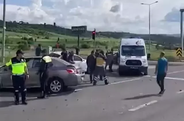 Başsavcıyı taşıyan ambulans kazaya karıştı: 1’i ağır, 8 yaralı