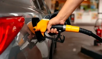 Benzin ve motorine gece yarısı çifte zam