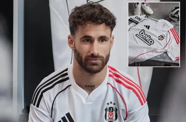 Beşiktaş yeni sezon iç saha formasını tanıttı
