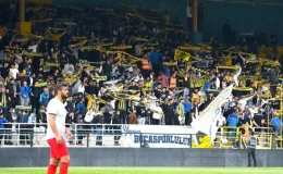 Binlerce Bucasporlu taraftarlar kulübe borcunu kapatmak için sokağa çıkıyor
