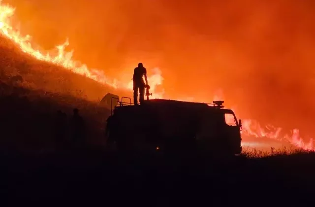 Bir yangın da Elazığ’da: Yerleşim yerleri boşaltılmaya başlandı