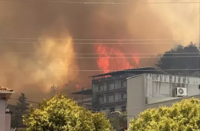 Bursa’da tehlikeli yangın! 14 kişi kurtarıldı, 100’e yakın kişi tahliye edildi