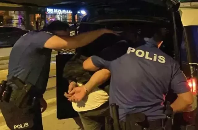 Caddesi ortasında satırlı saldırı! Gözaltına alındı