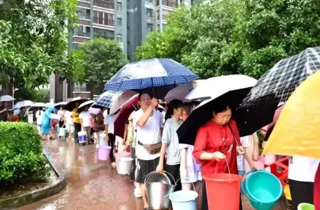 Çin’de sel felaketi! 53 bin kişi tahliye edildi