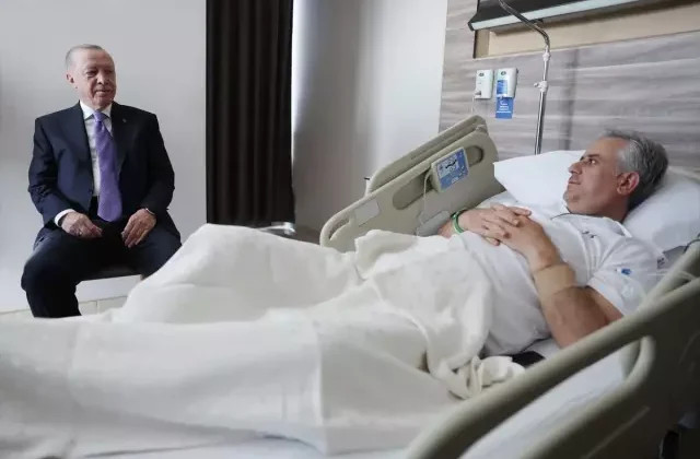 Cumhurbaşkanı Erdoğan’dan kaza geçiren Hasan Basri Yalçın’a hastanede ziyaret