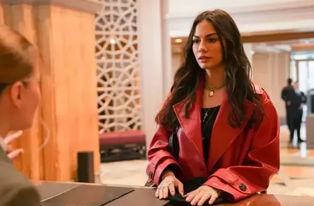 Demet’ Özdemir’in güzelliği genetikmiş! Ablasıyla pozu çok konuşuldu