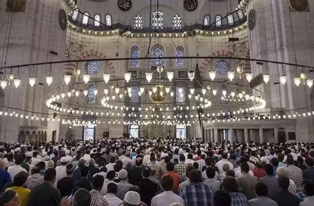 Diyanet açıkladı! İşte il il bayram namazı saatleri