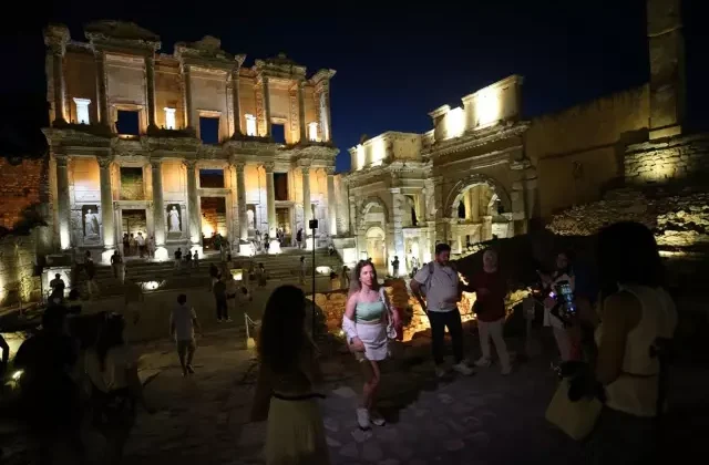 Efes Antik Kenti’nde gece müzeciliği başladı