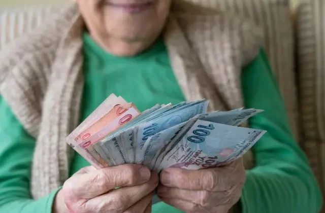 En düşük emekli maaşı için AK Parti harekete geçiyor! Tarih verildi