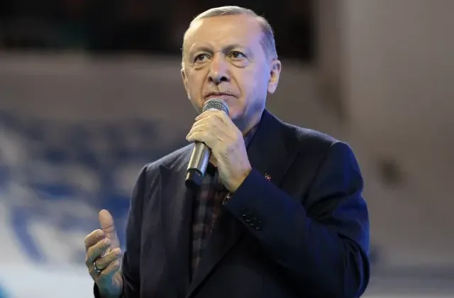 Erdoğan: FETÖ’nün hala çeşitli yapılara sızma girişimlerinin sürdüğünü görüyoruz
