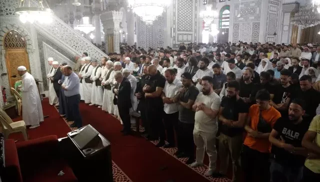 Esad rejiminin yıkılmasının ardından ilk Kurban Bayramı namazı Emevi Camisi’nde kılındı