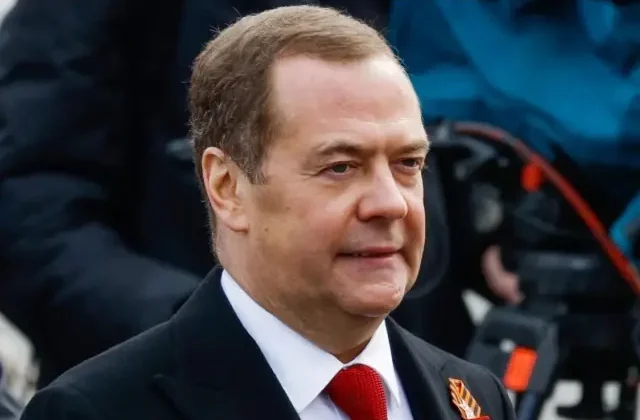 Eski Rusya Devlet Başkanı Medvedev: Birçok ülke İran’a nükleer başlık tedarik etmeye hazır