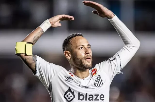 Fenerbahçe ile anılan Neymar imzayı attı