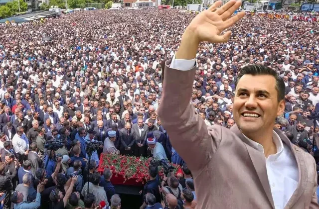 Ferdi Zeyrek’in cenaze namazında binlerce kişi meydana sığmadı