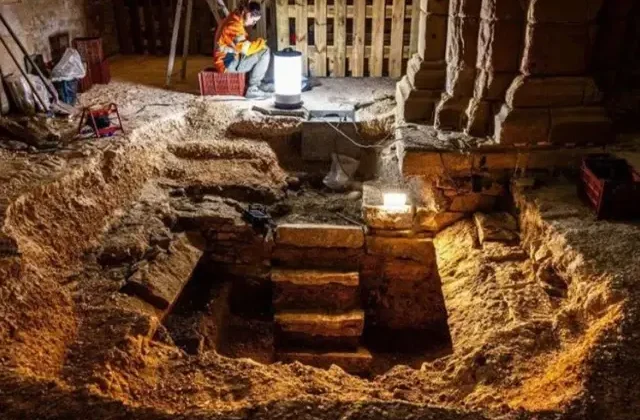 Fransa’da 400 yıllık mühürlü mezar bulundu