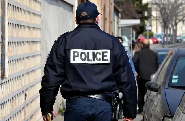 Fransa’da bir kişi camide Kur’an-ı Kerim yaktıktan sonra kaçtı