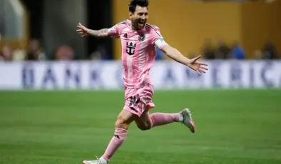 Frikikten şahane bir gol atan Messi, maç sonu FIFA kuralını bakın nasıl çiğnedi