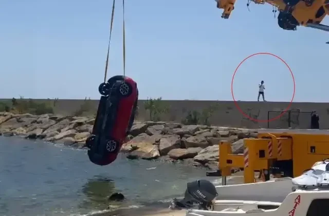 Genç sürücünün bir anlık dalgınlığı pahalıya patladı