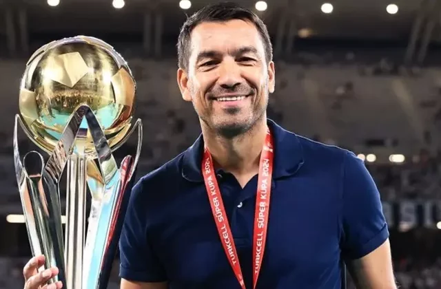 Giovanni van Bronckhorst, Premier Lig’in devine gidiyor! Ön anlaşma tamam