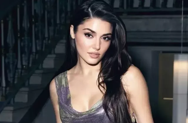 Hande Erçel arkadaşlarıyla mavi turda