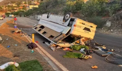 Hatay’da midibüs devrildi: 25 yaralı