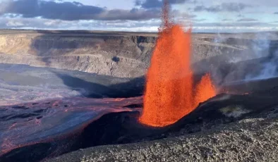 Hawaii’de Kilauea Yanardağı lav püskürtmeye devam ediyor