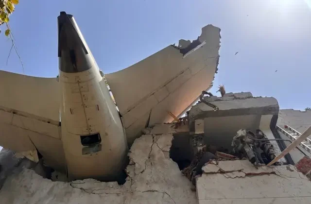 Hindistan’da düşen uçağın kara kutusu bulundu