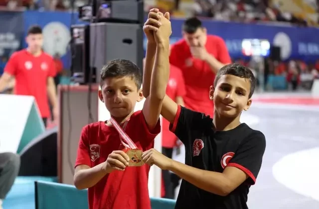 Hükmen galibiyeti kabul etmeyip güreşti, mağlup olunca “en centilmen” seçildi