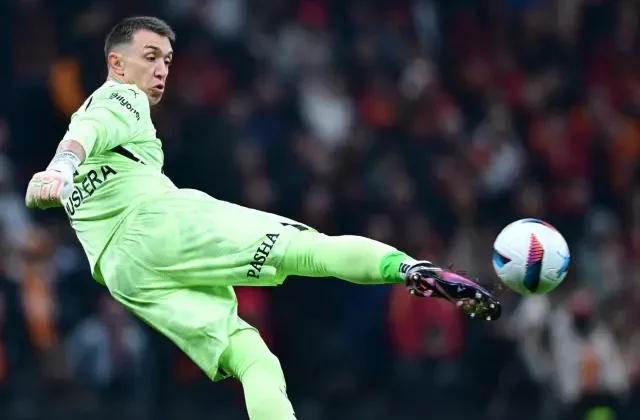 İki takım arasında kalmıştı! Menajeri Muslera’nın yeni kulübünü açıkladı