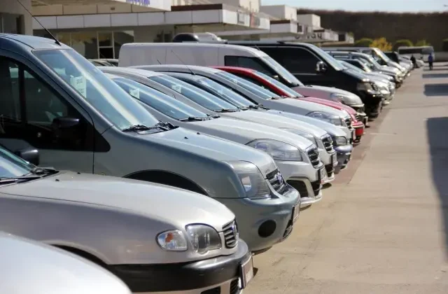 İkinci el araç satışında 6 ay-6 bin kilometre kısıtlaması uzatıldı