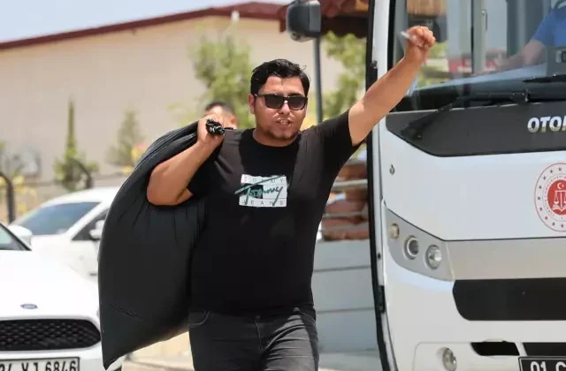 İnfaz yasasıyla tahliye olan genç: Babamın da çıkmasını istiyorum