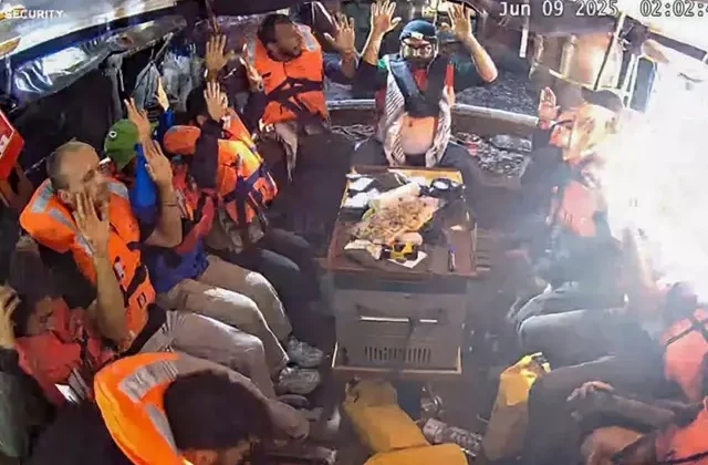 İsrail, alıkoyduğu Madleen gemisindeki aktivistlere zorla belge imzalatmaya çalıştı