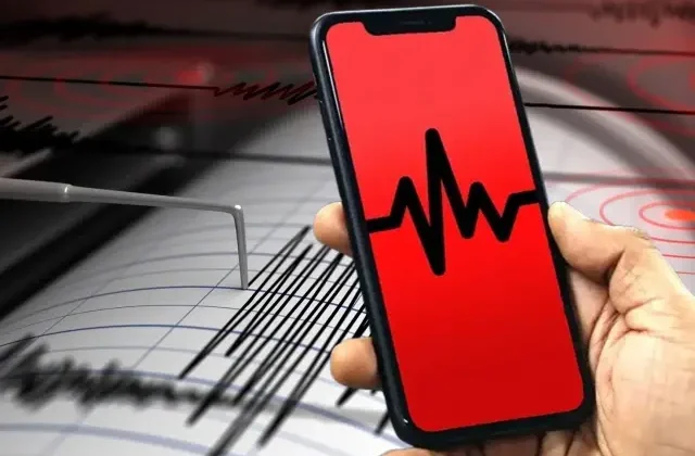 İstanbulluları gece uykusundan uyandıran deprem bildirimi