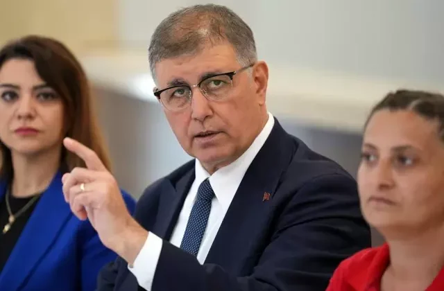 İzmir Büyükşehir Belediyesi, 900 çalışanı işten çıkaracak