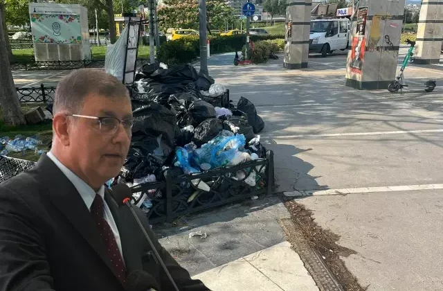İzmir’deki grev 6. gününde! Cemil Tugay’la grevdeki işçiler arasında bordro savaşı