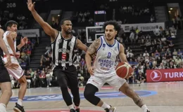 Kıran kırana seride Anadolu Efes durumu 2-1 yaptı
