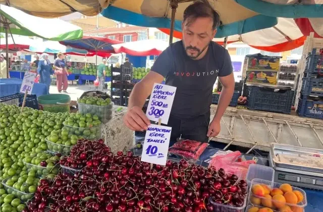 Kiraza “Tanesi 10 TL” etiketi yazan pazarcı konuştu: Çarpıtıldı